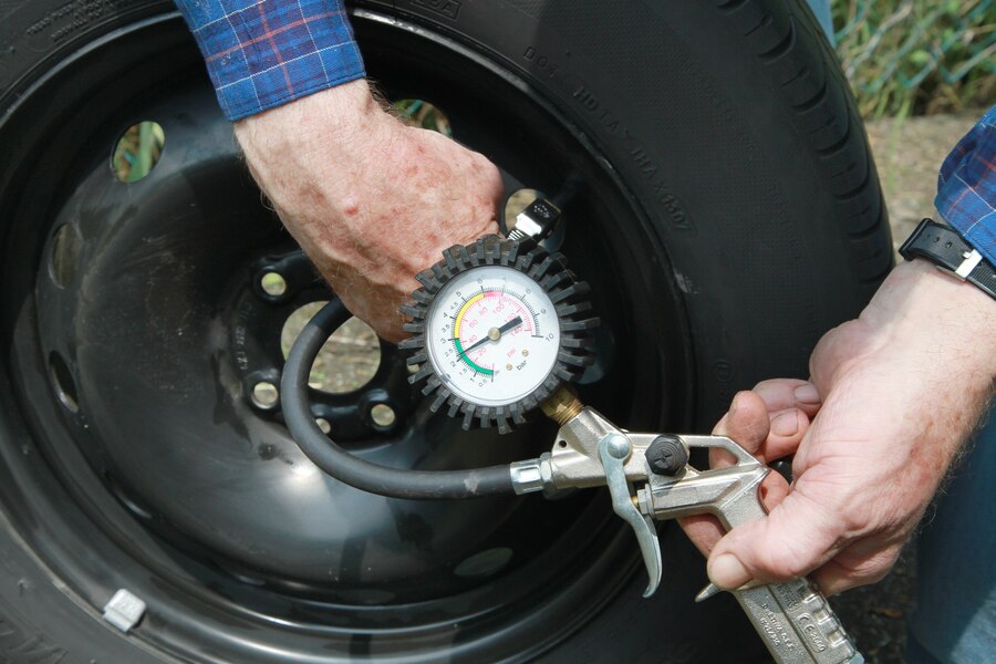 Tubeless tyre air pressure for car